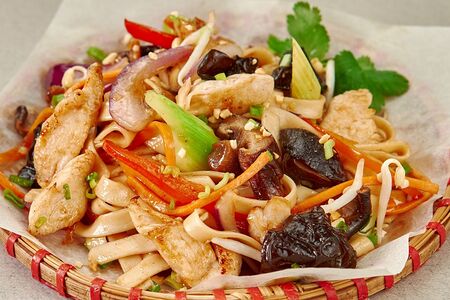 Удон с курицей и домашним терияки