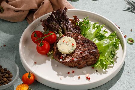 Стейк из говядины на гриле