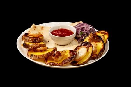 Молодой картофель на углях с курдюком