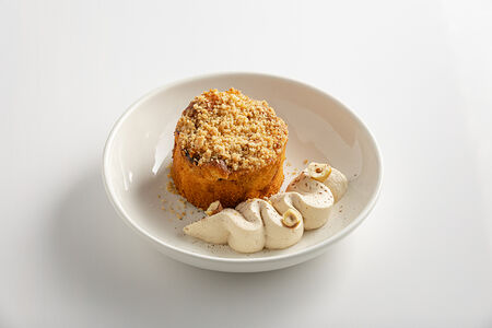 Домашний яблочный пирог с ореховым кремом