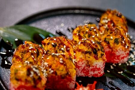 Ролл запеченный с мидиями