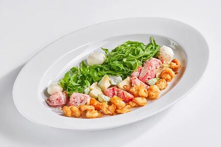 Салат креветки с авокадо и моцарелла