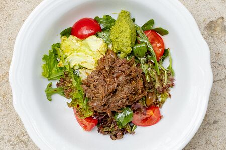 Теплый салат с телятиной