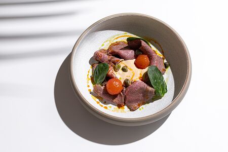 Вителло тоннато, кимчи, васаби дрессинг 