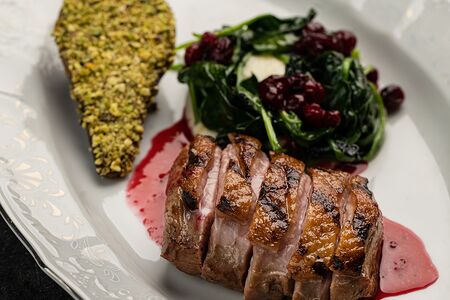 Утиная грудка с пюре из сельдерея