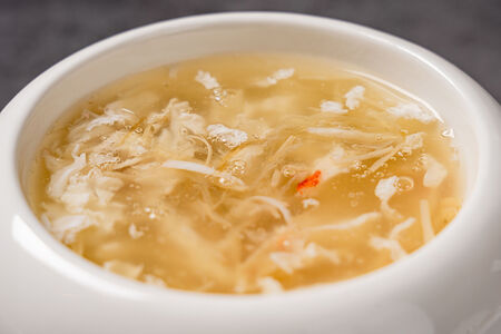 Императорский суп с акульими плавниками и крабом