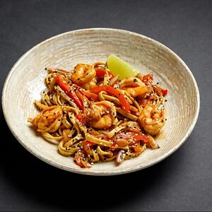 Удон с креветками и овощами