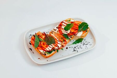 Брускетта капрезе