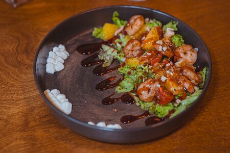 Салат с креветкой и апельсином 