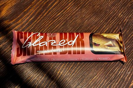 Батончик ореховый Shakabar Миндаль-клюква 