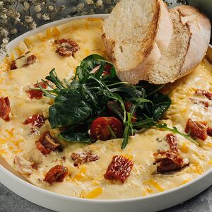 Омлет с вялеными томатами и сыром чеддер 