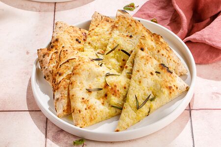 Фокачча с соусом песто