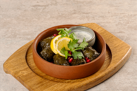 Долма в виноградных листьях