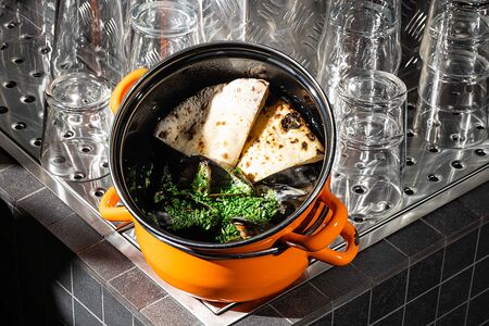 Мидии, трюфельный соус