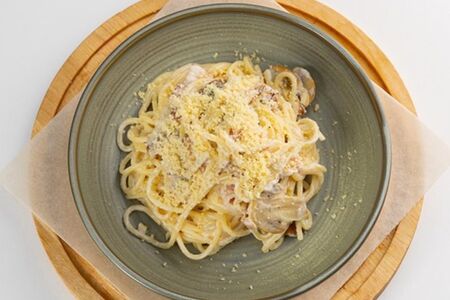 Паста карбонара с беконом и грибами
