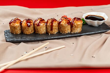 Ролл запеченный Осака с угрем 