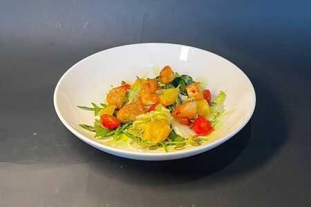 Салат с курицей в кисло-сладком соусе 