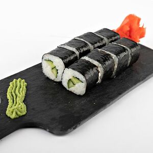 Ролл с огурцом