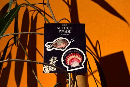 Фирменный стикер