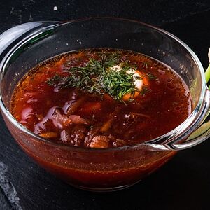 Борщ со смальцем и бородинскими гренками