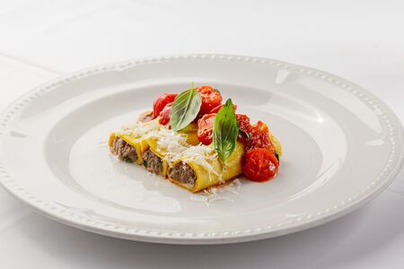 Каннеллони с говядиной и мини-томатами