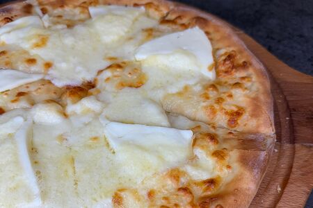 Хачапури по-царски с копченым сулугуни