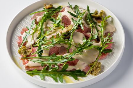 Ростбиф с соусом тоннато