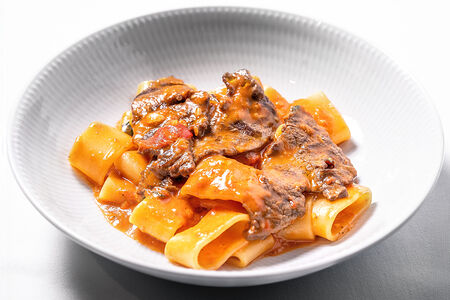 Каламарата с томатами и мраморной говядиной