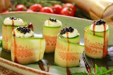 Ролл из лосося с огурцом