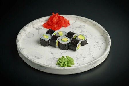 Ролл с авокадо