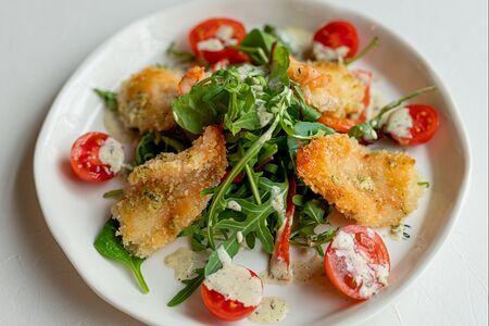 Салат с хрустящими креветками