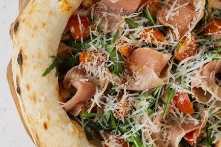 Прошутто-рукола-помидоры черри