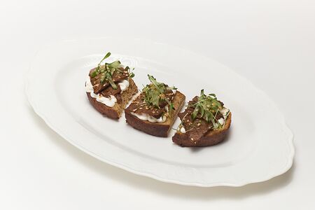 Брускетта с ростбифом