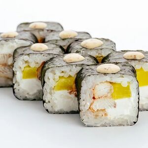 Маки с угрём и такуаном