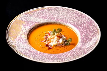 Гаспачо с камчатским крабом и страчателлой 