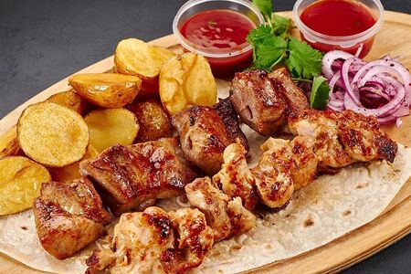 Комбо Хочу шашлык на двоих Шашлык из свинины, Шашлык из курицы с молодым картофелем