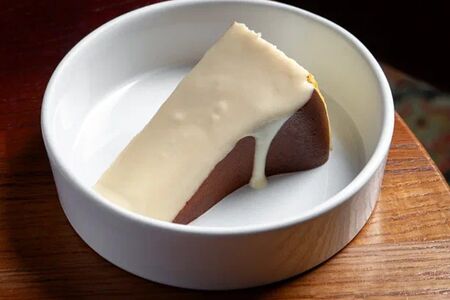 Чизкейк Сан-Себастьян с кремом юдзу