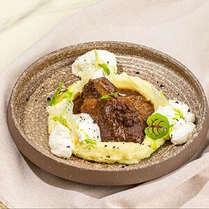 Говяжьи щечки с картофельным пюре