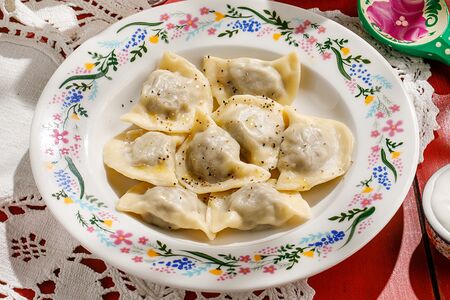 Пельмени из оленины с брусничным вареньем