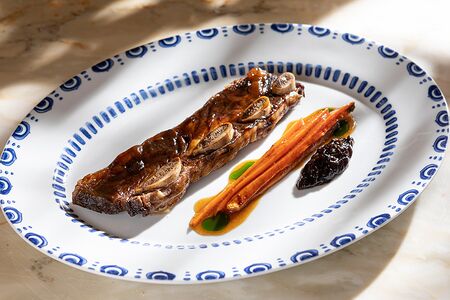 Говяжьи рёбра, печёная морковь, понзу