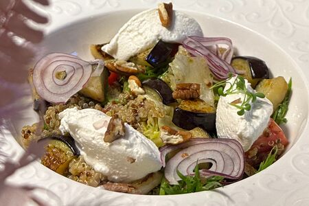 Салат с баклажаном на гриле