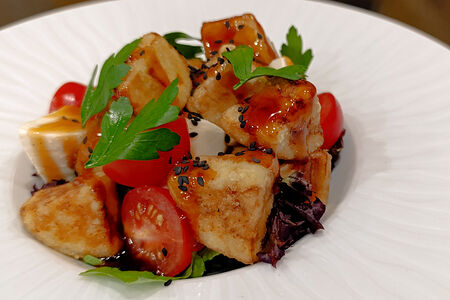 Тёплый салат с баклажанами