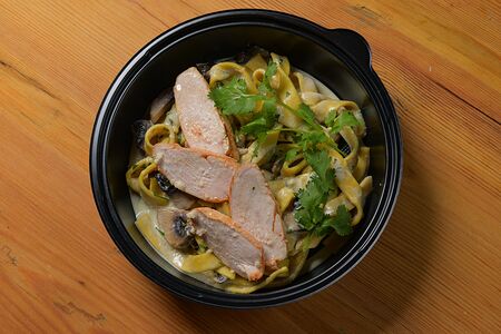 С курицей и грибами