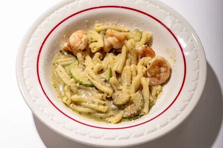 Казаречче с креветками, цукини и соусом песто