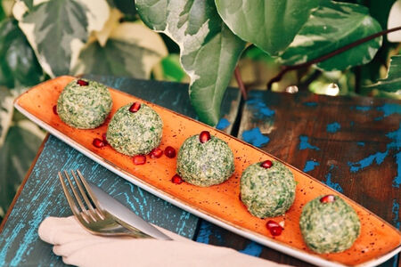 Шпинат с грецким орехом