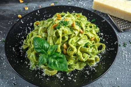 Паста чикен песто 