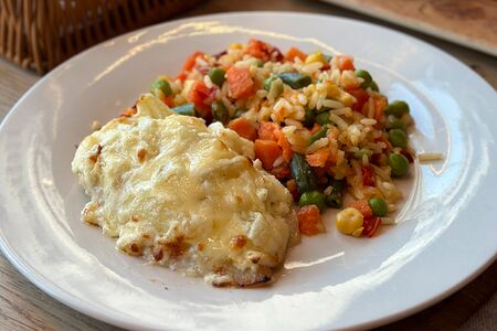 Филе куриное с ананасами и овощи по-мексикански