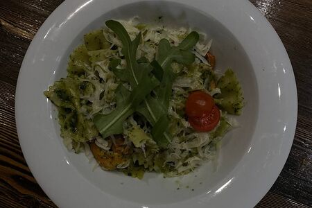 Фарфалле в соусе Песто с креветками и шпинатом