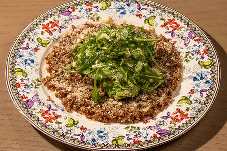 Греча с пармезаном и яйцом пашот