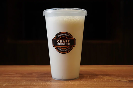 Клубничный молочный коктейль